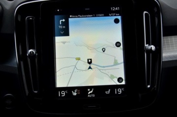 Volvo XC40 Crossover Facelifting 2.0 B3 163KM 2022 Volvo XC 40 MOMENTUM 2.0 benzyna 163KM 2022r, zdjęcie 22