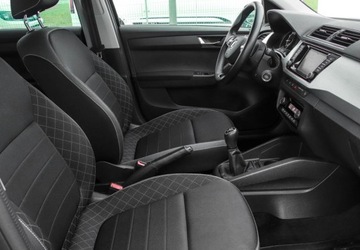 Skoda Fabia III Kombi Facelifting 1.0 TSI 95KM 2021 Skoda Fabia 1.0TSI 95KM Ambition Plus, Kamera Cofania, Czujniki Parkowania, zdjęcie 12