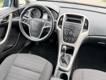 Opel Astra J GTC 1.4 Turbo ECOTEC 140KM 2013 Opel Astra 1.4t 140KM Serwis Gotowy do jazdy 1.4 Benzyna 140KM, zdjęcie 2