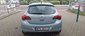 Opel Astra J Hatchback 5d 1.4 Turbo ECOTEC 140KM 2010 Opel Astra Opel Astra 1.4 Turbo Cosmo 1.4 Benzyna 140KM, zdjęcie 4