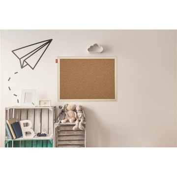 Пробковая доска в деревянной рамке, 40-30 см, коричневая.