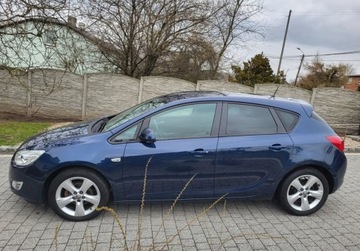 Opel Astra J Hatchback 5d 1.6 Twinport ECOTEC 115KM 2011 Opel Astra Opel Astra 1.6 115PS Dobre wyposazenie Kola Lato Zima 1.6, zdjęcie 12