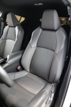 Toyota C-HR I Crossover Facelifting 2.0 Hybrid Dynamic Force 184KM 2023 Toyota C-HR 2.0 Hybrid Style 2.0 Hybryda 184KM, zdjęcie 6