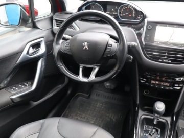 Peugeot 2008 I SUV Facelifting 1.2 PureTech 110KM 2018 Peugeot 2008 1.2 PureTech, Salon Polska, zdjęcie 6