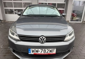 Volkswagen Jetta VI Sedan 1.2 TSI 105KM 2013 Volkswagen Jetta Salon Polska. Serwis ASO Czujniki 1.2 Benzyna 105KM, zdjęcie 23
