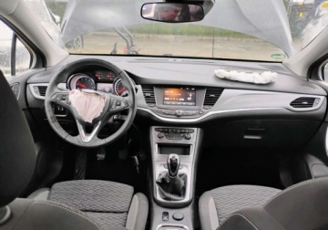 Opel Astra K Sportstourer Facelifting 1.2 Turbo 110KM 2020 Opel Astra 122020r, 1.2 Benzyna. Uszkodzony przod i lewy bok. Jezdzi, zdjęcie 6
