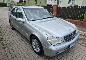 Mercedes Klasa C W203 Sedan W203 1.8 (C 180 Kompressor) 143KM 2002 Mercedes-Benz Klasa C Mercedes-Benz Klasa C 180 Kompressor Classic 1.8, zdjęcie 2