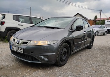 Honda Civic VIII Hatchback 3d 1.4 i-VTEC 100KM 2009 Honda Civic 2009r, 1.4 Benzyna. Lekko uszkodzony lewy bok. Jezdzi. 1.3, zdjęcie 1
