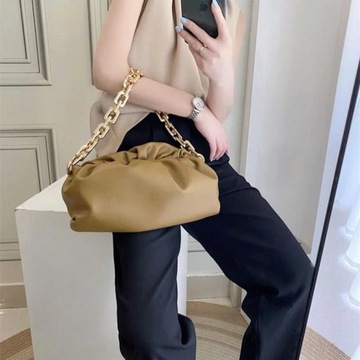 2023 New Handheld Shoulder Bag with Thick Chain an