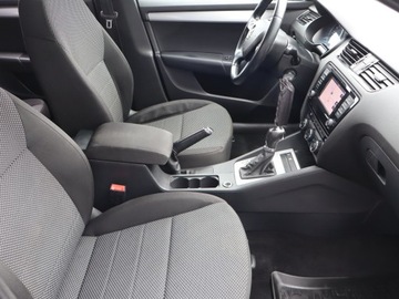 Skoda Octavia III Kombi 1.6 TDI CR DPF 105KM 2014 Skoda Octavia 1.6 TDI, DSG, Navi, Klima, zdjęcie 8