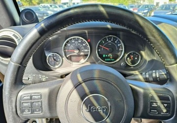 Jeep Wrangler III Unlimited Facelifting 3.6 V6 286KM 2012 Jeep Wrangler Jeep Wrangler 3.6 Benzyna 286KM, zdjęcie 8