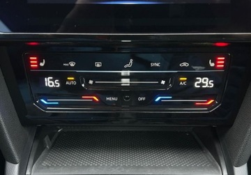 Volkswagen Passat B8 Variant Facelifting 1.5 TSI EVO 150KM 2023 Volkswagen Passat Variant Business Pakiety, ACC, Podgrzewane fotele, ergo, zdjęcie 24