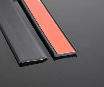 LIŠTA ZDOBENÁ ZAKRÝVAJÍCÍ OSOBNÍ STRÁŽCE NA PODBĚH ČERNÁ VRSTVA 6M X 30-33MM