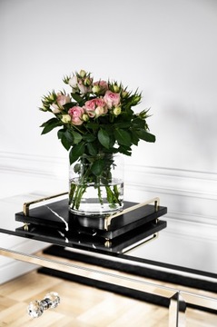 Эксклюзивная зеркальная консоль в хромированной рамке.