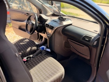 Toyota iQ 1.4 TD 90KM 2011 Toyota iQ Swietny stan Bogate wyposazenie Zawraca w miejscu 1.4 90KM, zdjęcie 19
