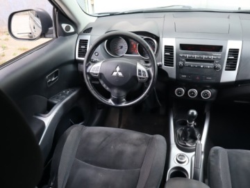 Mitsubishi Outlander II 2.0 DID DOHC 140KM 2007 Mitsubishi Outlander 2.0 DI-D, 4X4, 7 miejsc, zdjęcie 6