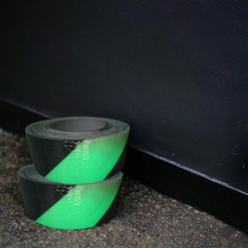 TAŚMA ANTYPOŚLIZGOWA FLUORESCENCYJNA CZARNa FOTO świecąca ostrzegawcza 5m