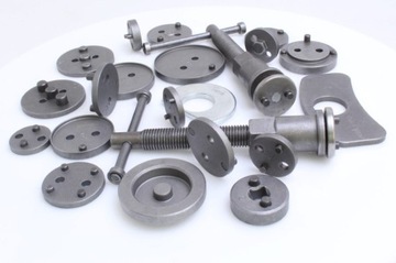 КОМПЛЕКТ ДЛЯ ЗАПАВКИ ИЛИ ЗАВИНЧИВАНИЯ ТОРМОЗНЫХ ПОРШНЕЙ, 22 ДЕТАЛИ.