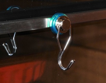 Magnes hak niebieski na grzejnik lodówkę 25mm 18kg