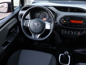 Toyota Yaris III Hatchback 5d Facelifting 1.0 VVT-i 69KM 2014 Toyota Yaris 1.0 VVT-i, Salon Polska, Serwis ASO, zdjęcie 6