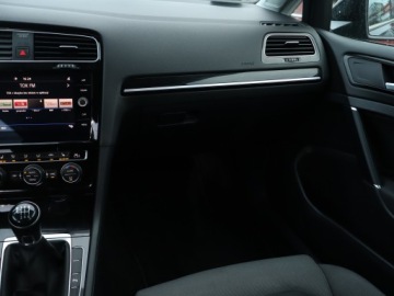 Volkswagen Golf VII Hatchback 3d Facelifting 1.5 TSI BMT 130KM 2018 VW Golf 1.5 TSI, Salon Polska, Klima, Klimatronic, zdjęcie 7