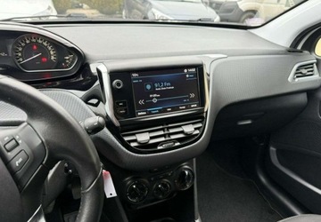 Peugeot 208 I Hatchback 5d Facelifting 1.2 PureTech 82KM 2017 Peugeot 208 1,2 82KM Klimatyzacja 1.2 Benzyna 82KM, zdjęcie 16