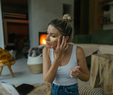 ПОДАРОЧНЫЙ НАБОР ZIAJA GOAT MILK ДЛЯ СУХОЙ КОЖИ В ДЕКОРАТИВНОЙ УПАКОВКЕ