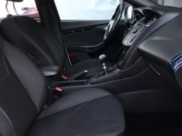 Ford Focus III Kombi Facelifting 2.0 TDCi 150KM 2016 Ford Focus 2.0 TDCi, Klima, Parktronic, zdjęcie 8