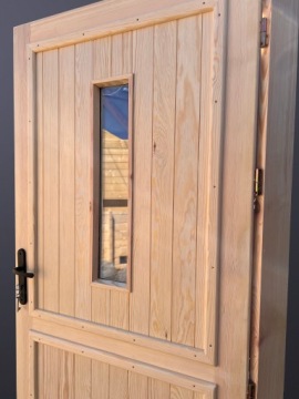 ВНЕШНИЕ ИЗОЛИРОВАННЫЕ ДВЕРИ СО СТЕКЛОМ 100х200 СОСНА