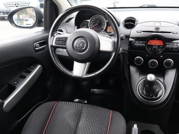 Mazda 2 II Hatchback 5d Facelifting 1.3 MZR 84KM 2012 Mazda 2 1.3 i, Klima, Klimatronic, zdjęcie 6