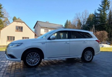 Mitsubishi Outlander III SUV PHEV Facelifting 2020 2.4 PHEV 224KM 2020 Mitsubishi Outlander Mitsubishi Outlander 2.4 4WD Diamant 2.4 224KM, zdjęcie 3