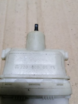 VZPĚRA/TLAKOVAČ ZÁMKU KRYT ZADNÍ MERCEDES W220