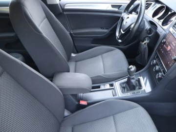 Volkswagen Golf VII Variant Facelifting 1.6 TDI-CR DPF BMT 115KM 2018 VW Golf 1.6 TDI, Klima, Tempomat, Parktronic, zdjęcie 8