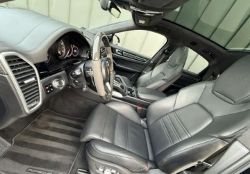 Porsche Cayenne III SUV Turbo 4.0 550KM 2019 Porsche Cayenne Porsche Cayenne 4.0 Benzyna 550KM, zdjęcie 24