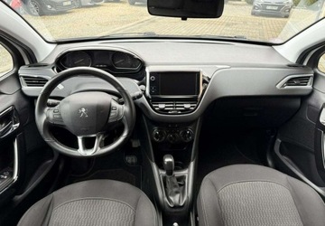 Peugeot 208 I Hatchback 5d Facelifting 1.2 PureTech 82KM 2017 Peugeot 208 1,2 82KM Klimatyzacja 1.2 Benzyna 82KM, zdjęcie 13