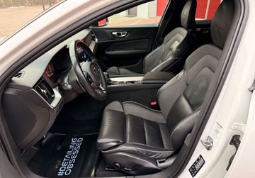 Volvo V60 II  Kombi 2.0 D4 190KM 2019 Volvo V60 R DESIGN 2.0D4 AWD 190ps AutoMat8Biegow HiBeamLED SerwisASO VAT23, zdjęcie 17