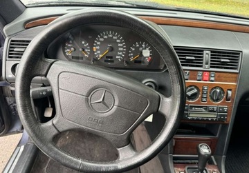 Mercedes Klasa C W202 Sedan W202 2.8 193KM 1995 Mercedes-Benz Klasa C Niski przebieg, skorzana tapicerka, klimatyzacja 2.8, zdjęcie 23