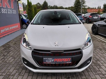 Peugeot 208 I Hatchback 5d Facelifting 1.2 PureTech 110KM 2016 Peugeot 208 GT Line Kamera Klimatronik PDC Sensor Alu 1.2 Benzyna 110KM, zdjęcie 1