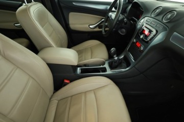 Ford Mondeo IV Kombi 2.0 Duratorq TDCi DPF 163KM 2013 Ford Mondeo 2.0 TDCi, Salon Polska, Serwis ASO, zdjęcie 6