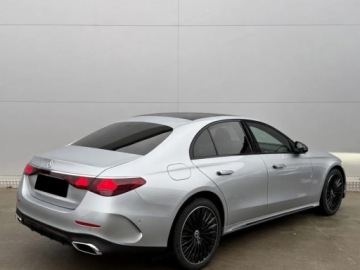 Mercedes Klasa E W214 Sedan 2.0 220d 197KM 2025 E Klasa 220 d 4-Matic AMG 2.0 (197KM) 2025, zdjęcie 1