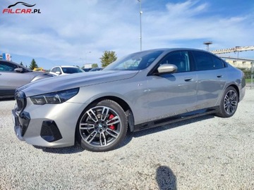 BMW Seria 5 G90-91 2023 BMW Seria 5 M PAKIET PRO GWARANCJA Kamery 360 Zarejestrowany Mozliwa zamia, zdjęcie 33