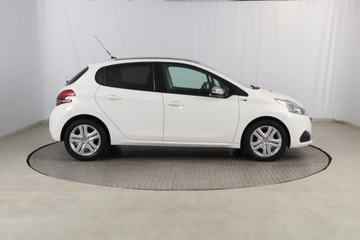 Peugeot 208 I Hatchback 5d Facelifting 1.2 PureTech 82KM 2016 Peugeot 208 1.2 PureTech, Navi, Klima, Tempomat, zdjęcie 5