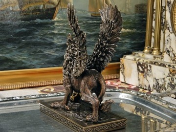 МИФИЧЕСКИЙ ЛЕВ ГРИФОН С ГОЛОВОЙ И КРЫЛЬЯМИ ОРЛА v