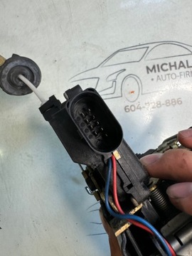 AUDI A2 ZÁMEK DVEŘE LEVÝ PŘEDNÍ 9PIN