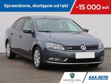 Volkswagen Passat B7 Limousine 1.6 TDI CR DPF BlueMotion 105KM 2013 VW Passat 1.6 TDI, Navi, Klima, Klimatronic