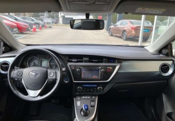 Toyota Auris II Touring Sports Hybrid 135 136KM 2014 Toyota Auris Toyota Auris 1.8 Hybryda 136KM, zdjęcie 17