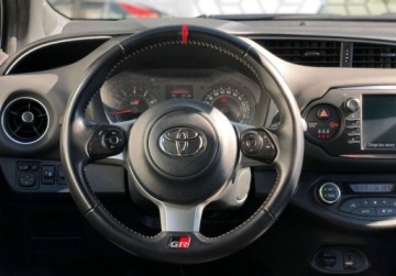 Toyota Yaris III Hatchback GRMN 1.8 Dual VVT-i 212KM 2017 Toyota Yaris Yaris 1.8 212KM Limitowana wersja GRMN 018400 FV23 ASO PL, zdjęcie 14