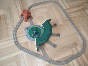 Mattel Томас и друзья устанавливают туннель депо Домково Поезд Томас