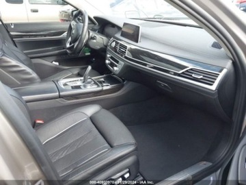 BMW Seria 7 G11-G12 2021 BMW Seria 7 2021 BMW 740I 3.0 Benzyna 335KM, zdjęcie 12