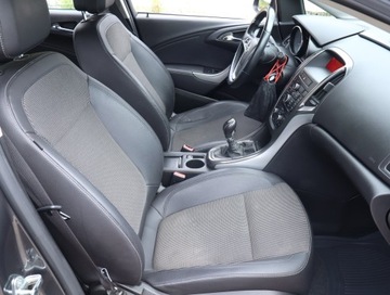 Opel Astra J Hatchback 5d 1.7 CDTI ECOTEC 110KM 2011 Opel Astra 1.7 CDTI, Klima, Klimatronic, Tempomat, zdjęcie 8